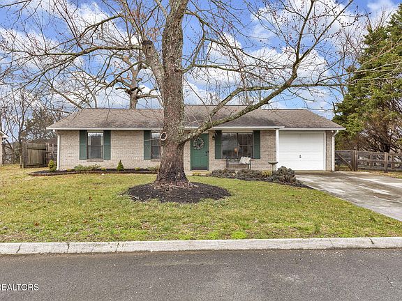 2nd image of 851 Jennifer Dr