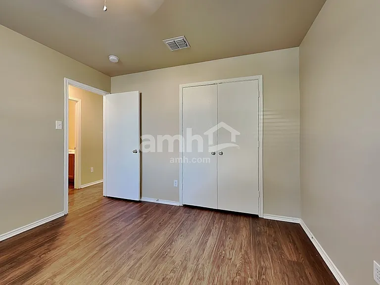 2806 Lake Terrace Dr — Photo 12
