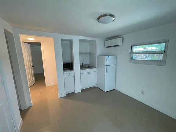 3rd image of 4681 SW 33rd Ave