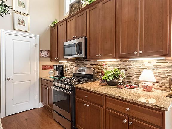 4th image of 4750 Saint Andrews Dr