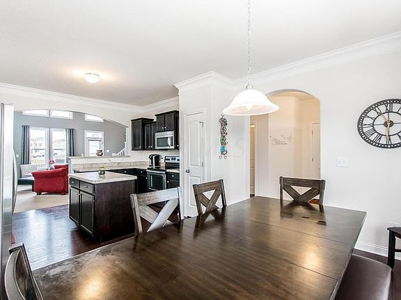 4th image of 183 Balsam Dr