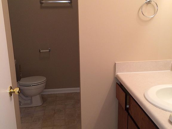 5th image of 2446 Caroline Dr