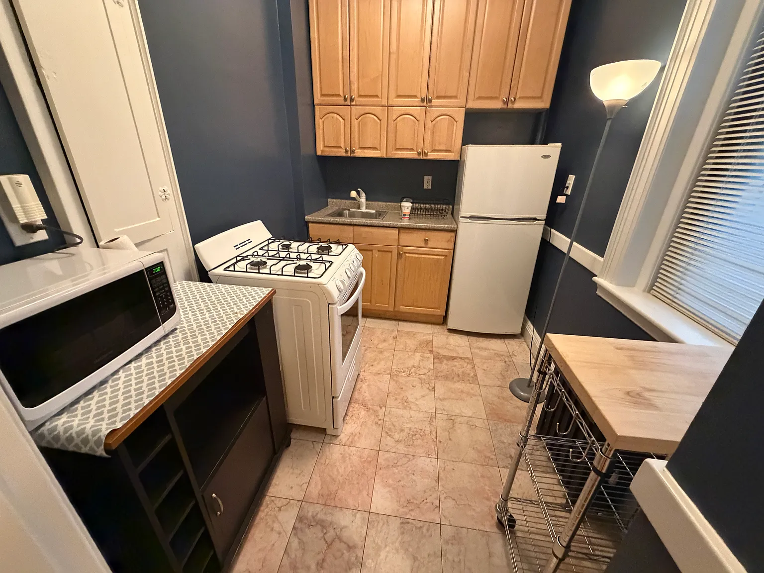 Studio, 355 sqft, $1,900 — Photo 4