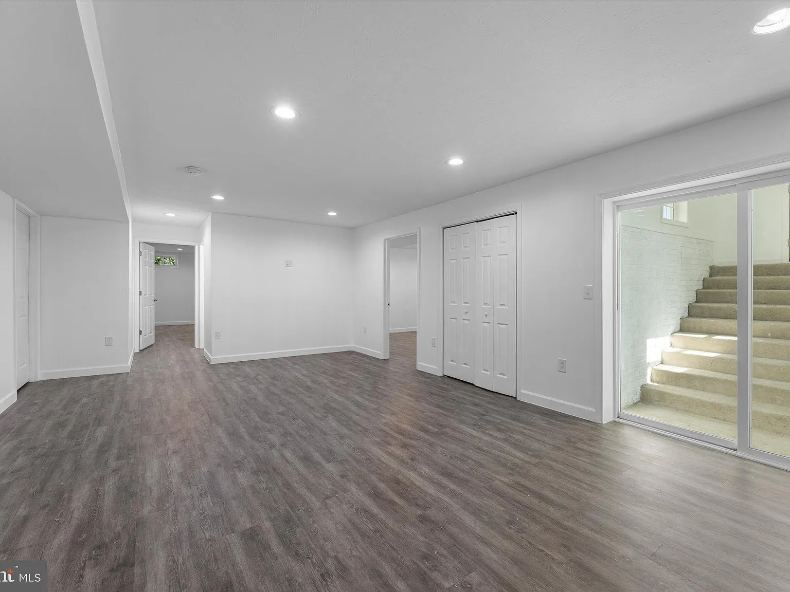 2 bed, 1.0 bath, 975 sqft, $1,800 — Photo 2