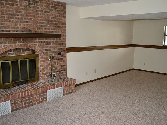 3rd image of 2104 Essex Square