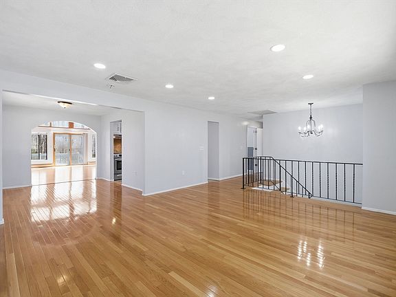 5th image of 69 Lake St
