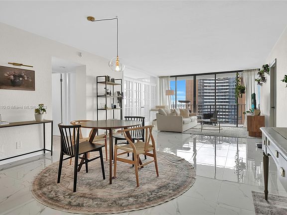 4th image of 780 NE 69th St APT 1607