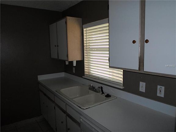 3rd image of 814 Blanc Ct