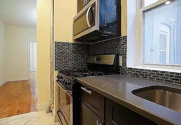 2nd image of 710 De Kalb Ave #2