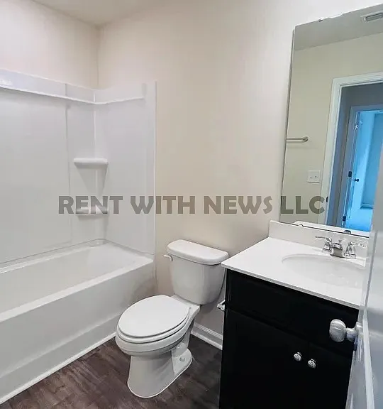851 McKenzie Park Ter — Photo 13