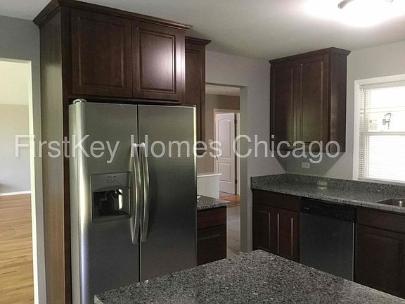 4th image of 20725 Greenwood Dr