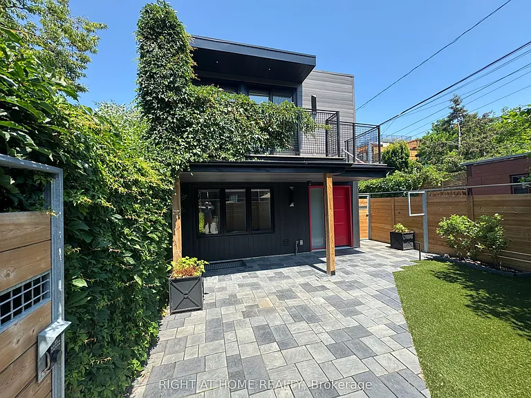60 Winchester St #LANEWAY — Photo 2