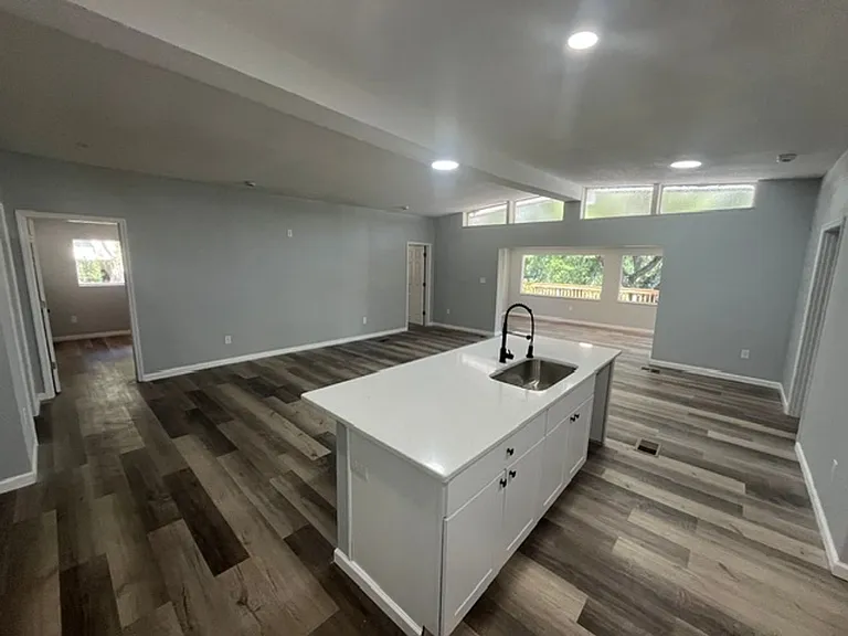 3498 Riverdale Dr — Photo 12