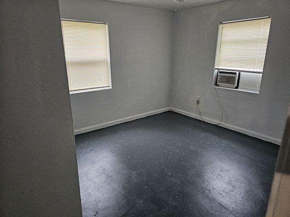 4th image of 391 Clairmont Dr