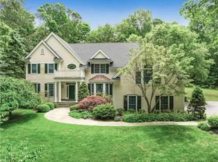 4 Gifford Lake Dr, Armonk, NY 10504