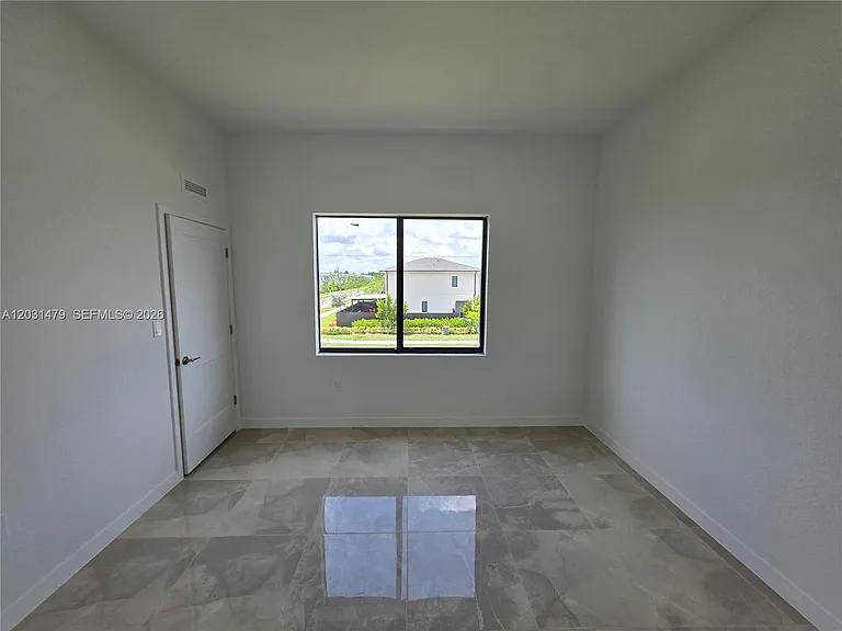 1305 NW 4th Ter #1305 — Photo 5