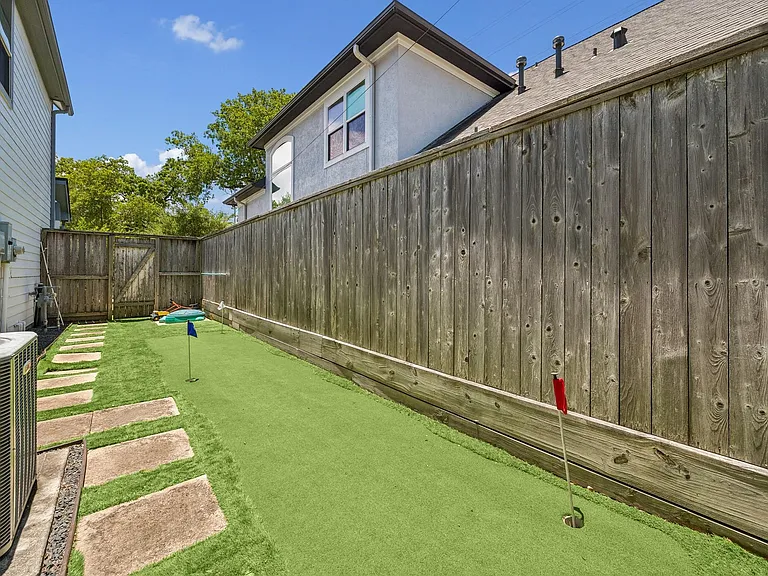 1360 Chippendale Rd — Photo 32