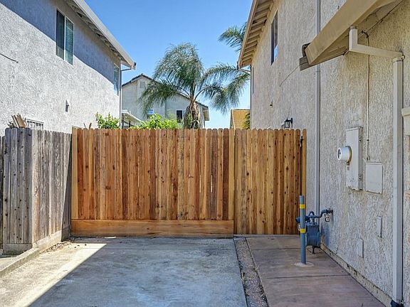 5th image of 7828 Calzada Way