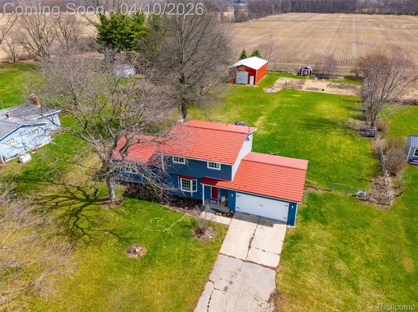 8287 Seymour Rd, Gaines, MI 48436