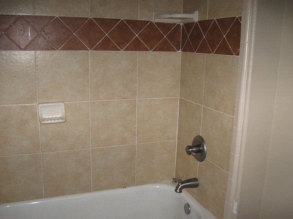 5th image of 909 Peregrin Dr