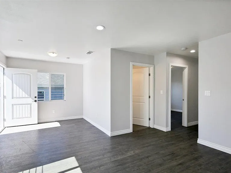 2769 Marengo St #3 — Photo 6