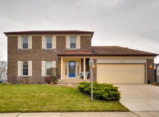 1175 Hygate Dr, Roselle, IL 60172