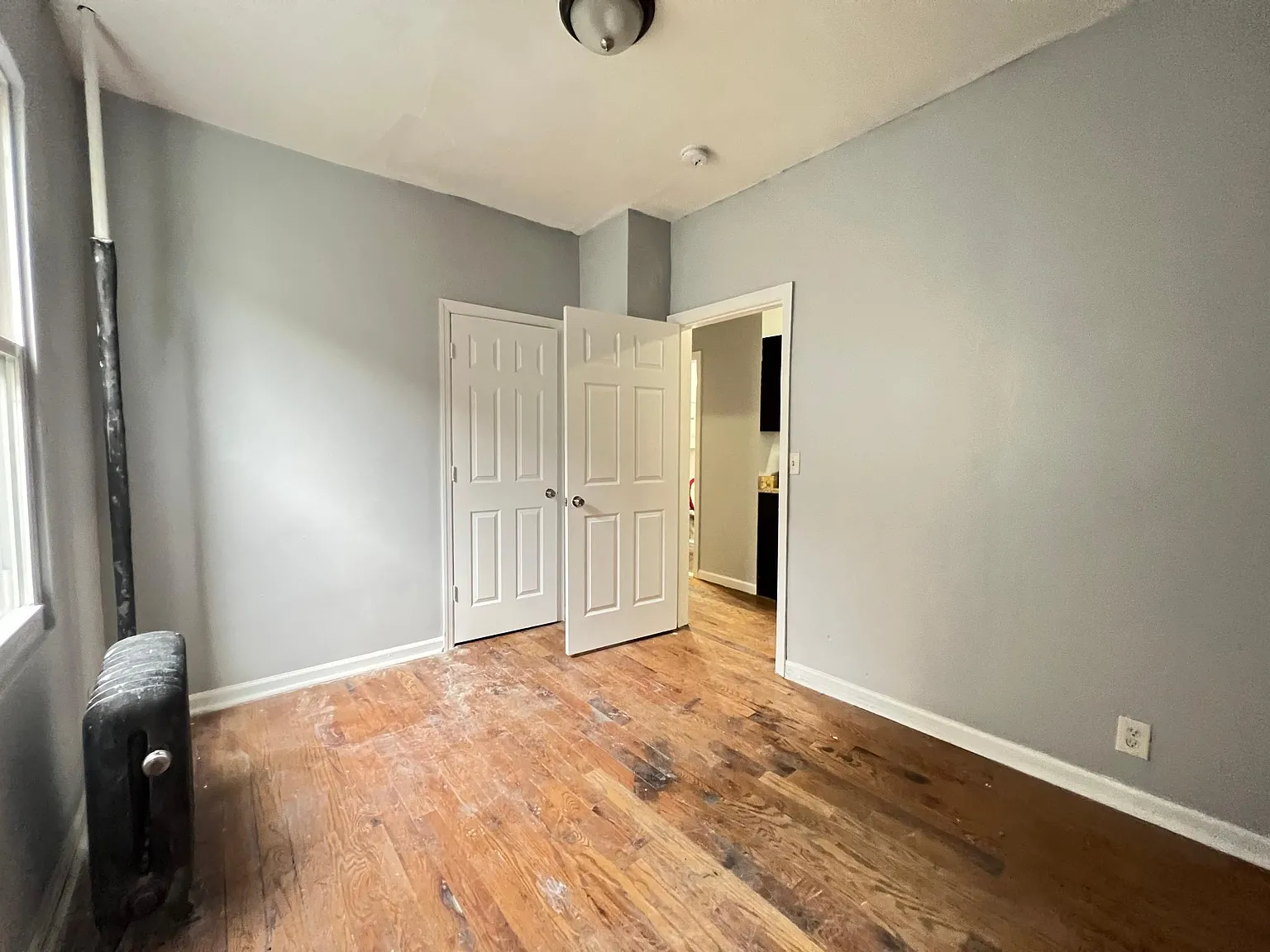 3 bed, 1000 sqft, $2,200 — Photo 3
