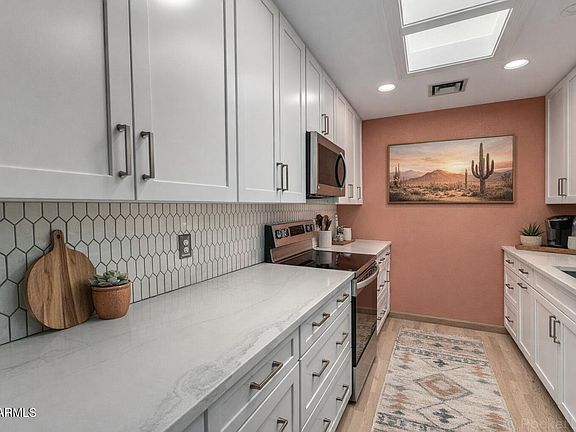 4th image of 14300 W BELL Road #117