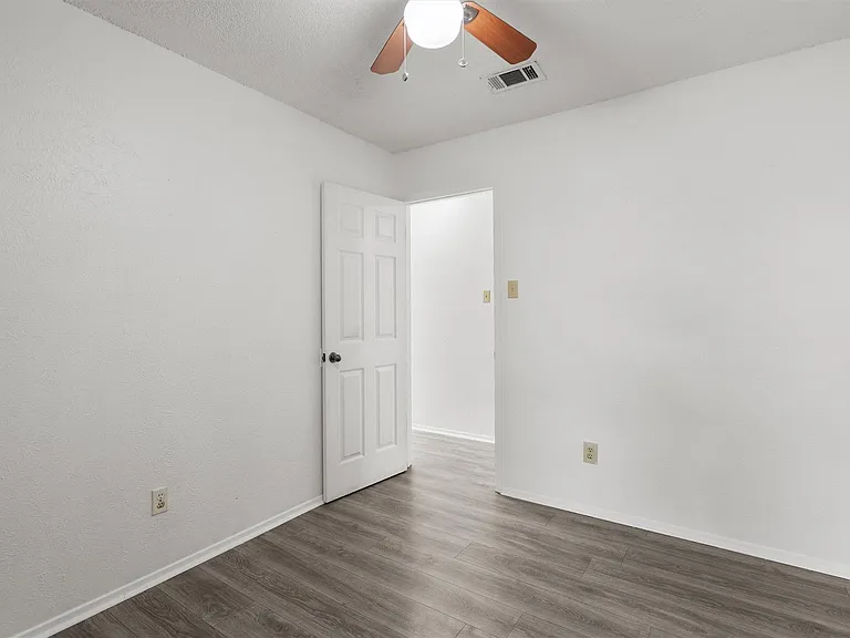 701 Riverwood Dr — Photo 24