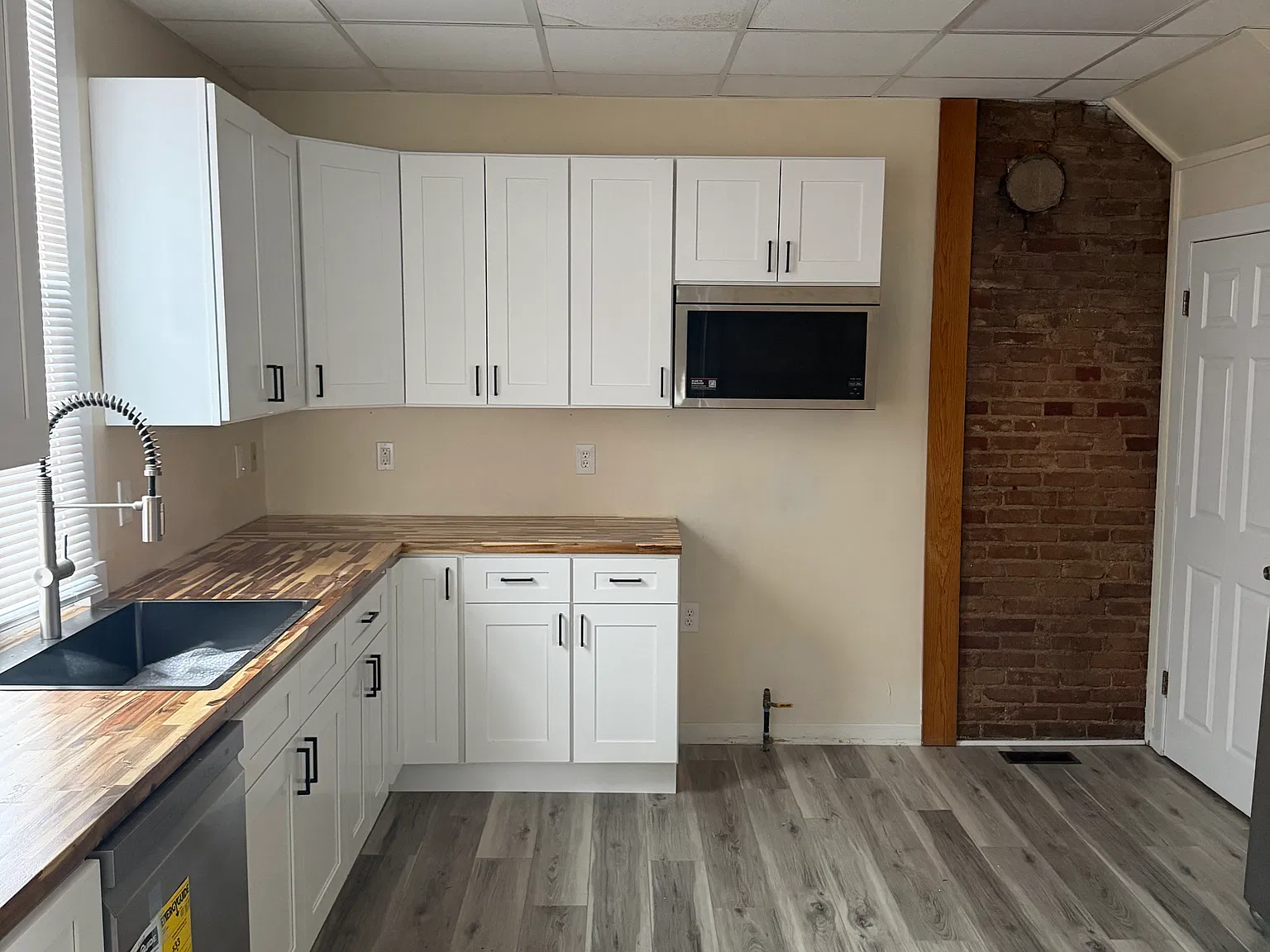 4 bed, 1.5 bath, 1888 sqft, $2,400 — Photo 4