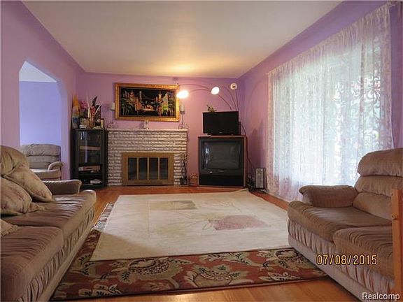 4th image of 5023 Carpenter Ave