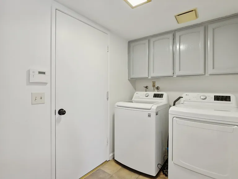 8560 Fern Crest Way — Photo 42
