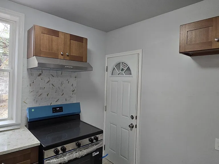 1411 W Loudon St — Photo 18