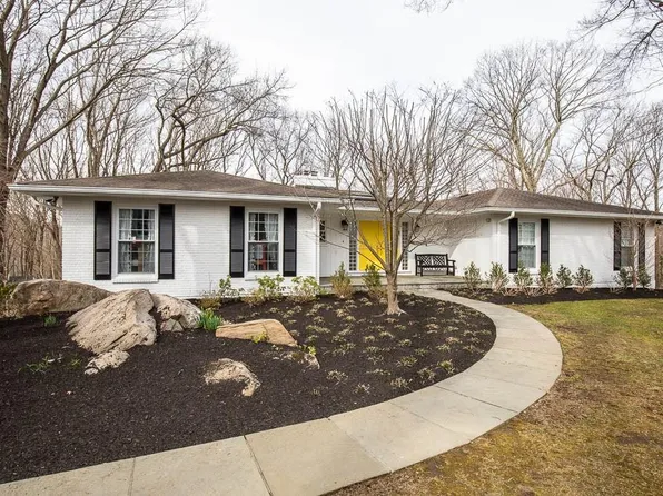 8 Evans Pl, Armonk, NY 10504