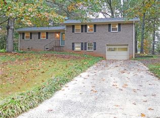 5720 Crestview Dr, Acworth, GA