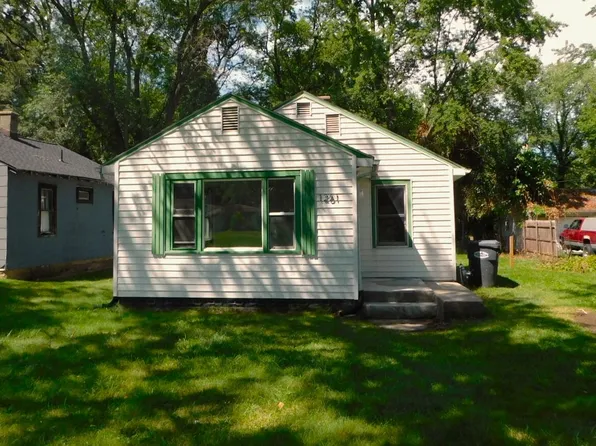 1261 Parkway Dr, Benton Harbor, MI 49022