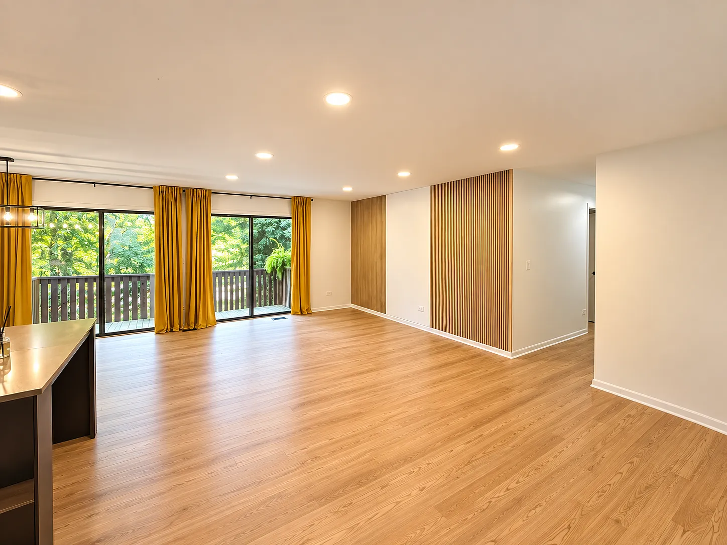 3 bed, 1000 sqft, $3,000 — Photo 2