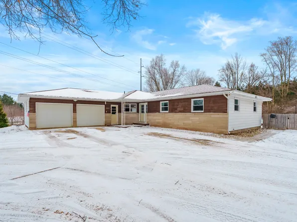 59445 S Lagrave St, Paw Paw, MI 49079