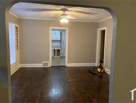 3 bed, $1,600 — Photo 2