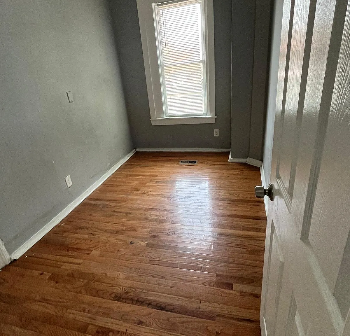 1120 Central Avenue - 1R — Photo 1