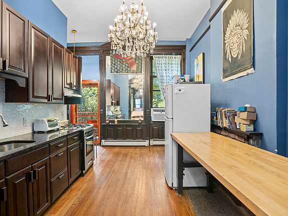 2nd image of 262 W 136th St #2