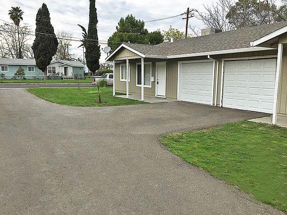 4th image of 471 Pecan St