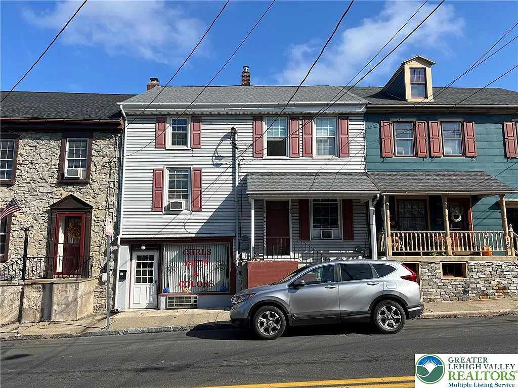 2 bed, 1.0 bath, 1100 sqft, $1,750 — Photo 2