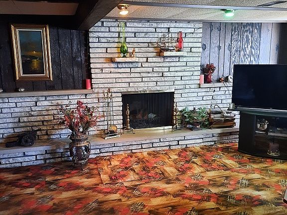 5th image of 7912 W 73rd St