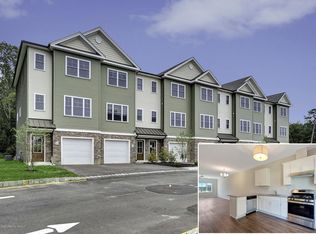 5 Berkeley Xing, Bayville, NJ 08721