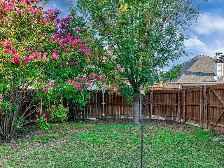 1621 Oak Brook Ln — Photo 35