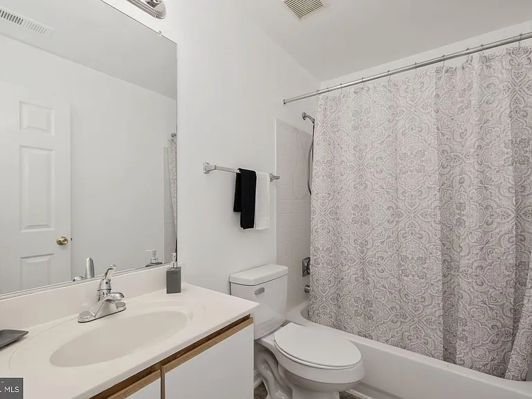 1025 Gardenview #301 — Photo 14