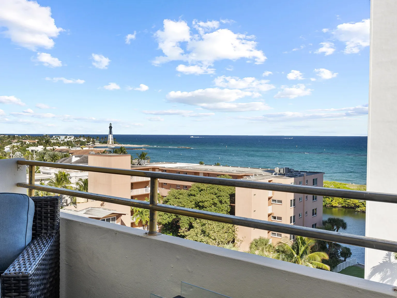 2 bed, 2.0 bath, 975 sqft, $3,500 — Photo 1