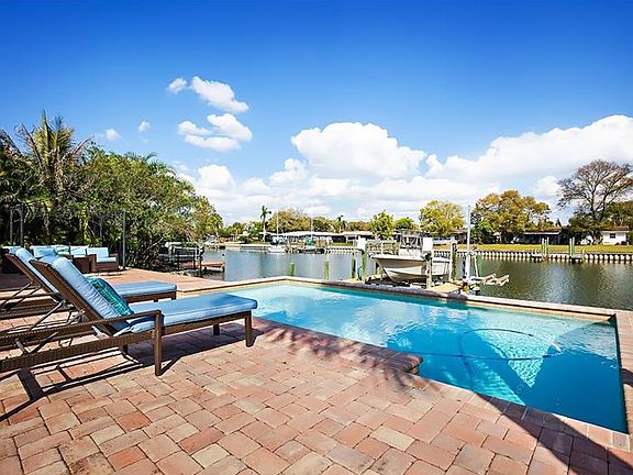 3rd image of 3933 Fontainebleau Dr