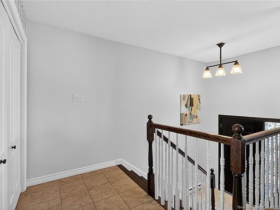 4th image of 36 Carlson St